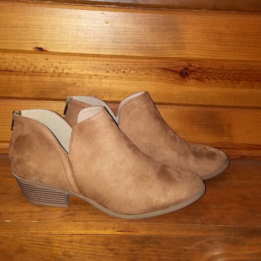 Womens Sz 11 Suede Booties